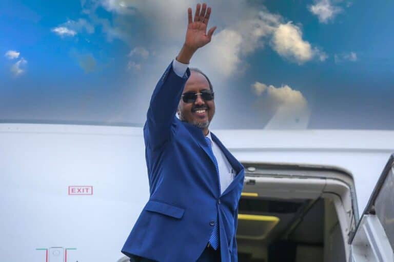 Madaxweyne Xasan Sheekh oo Safarkii 3-aad ugu sii jeeda dalka Jabuuti, una sii gudbaya…