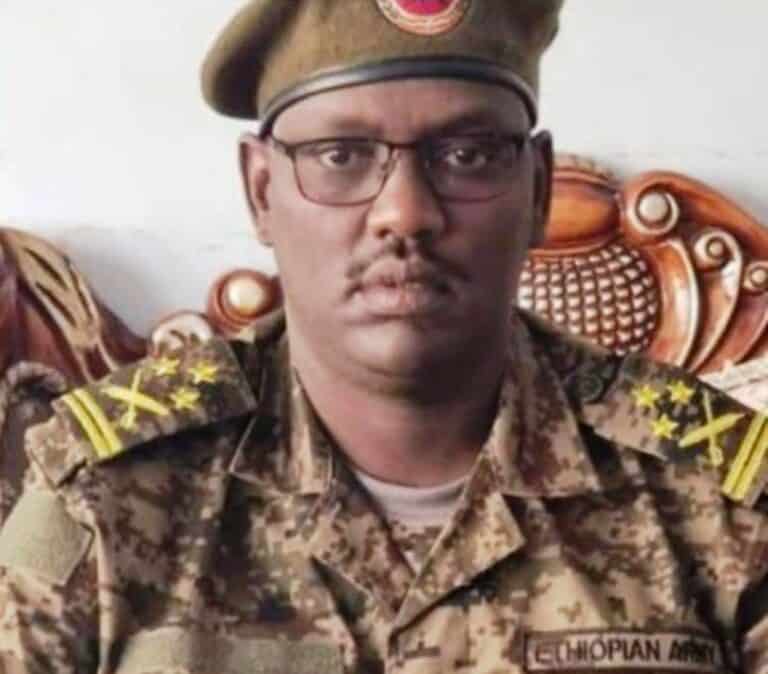 Dowladda Somaliya oo 72 Saac u qabatay inuu Dalka uga baxo Sarkaal Itoobiyaan ah