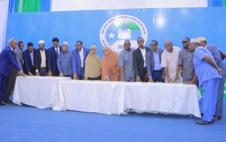 Liiska Xildhibaannada cusub ee Jubbaland oo lasoo saaray, Degdegna loo dhaariyay